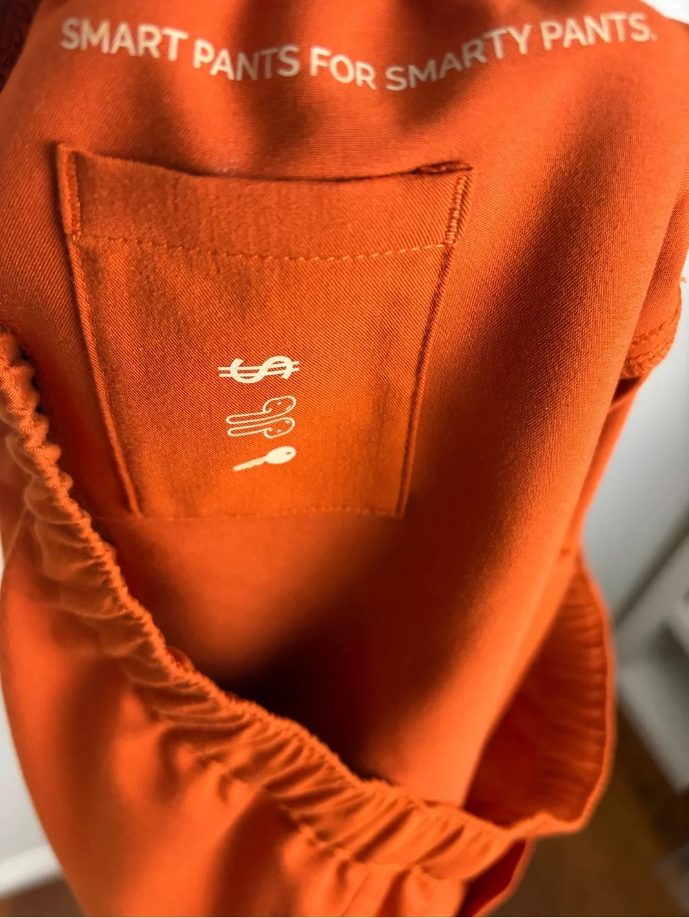 Figs Pisco Straight Leg Scrub Pant Men’s Large Short NWT Rust Orange